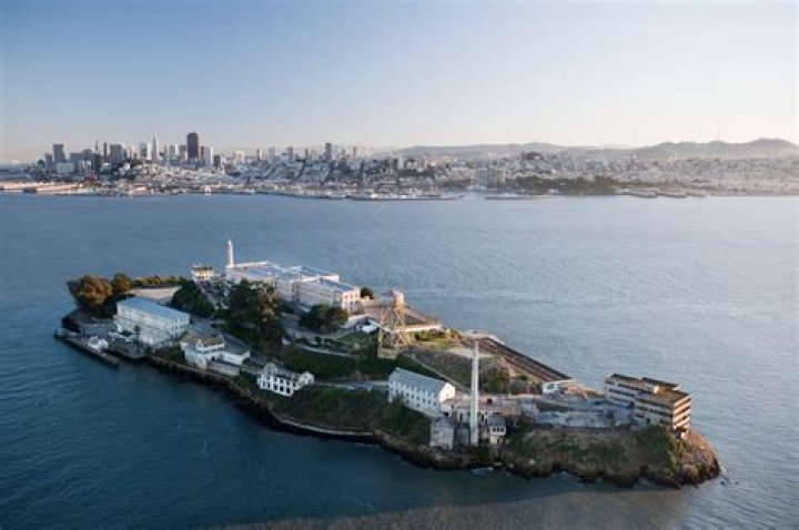 Did alcatraz have female prisoners?