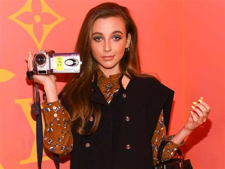 Did emma chamberlain finish high school?