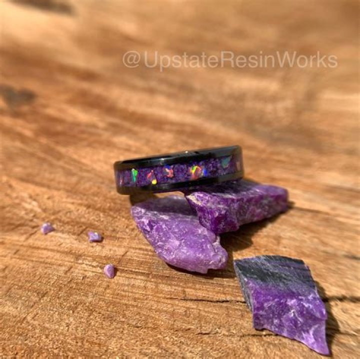 Do sugilite and sardonyx have future vision?