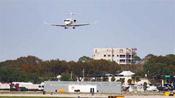 Does naples have an airport?