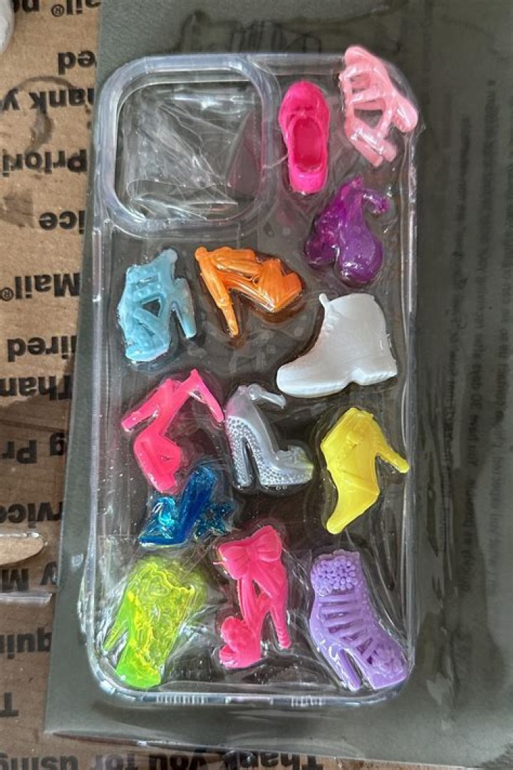 Does spackle stick to plastic?
