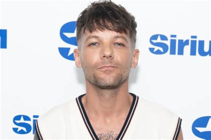 What is louis tomlinson record label?