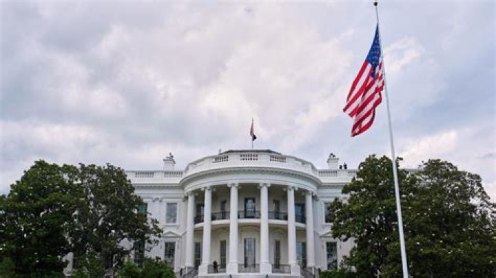 What is meaning of flagpoles?