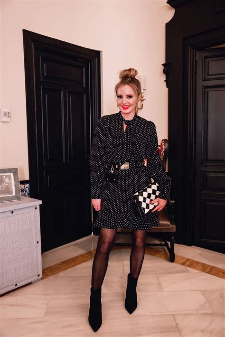 When to wear hosiery?