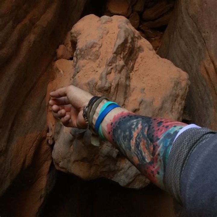 Where did aron ralston get stuck?