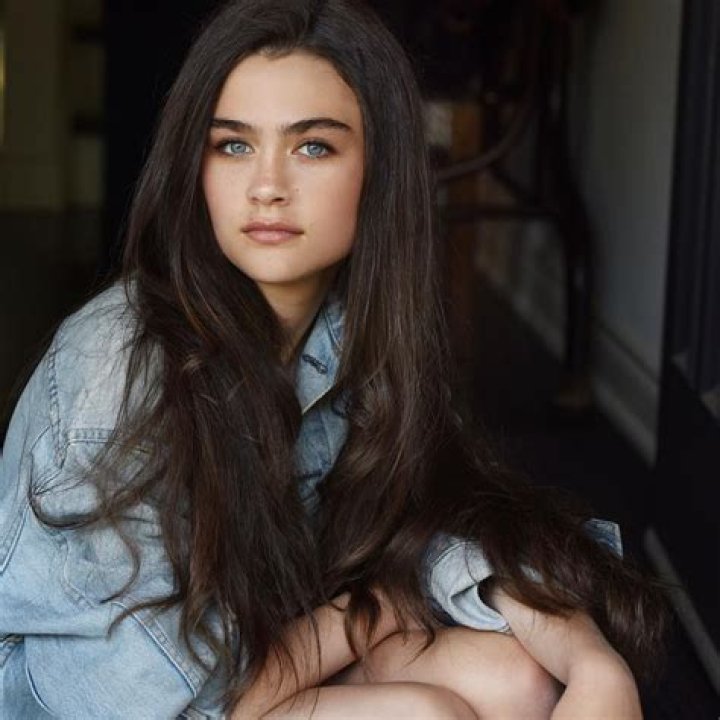 Where does lola flanery live?